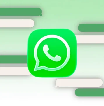 iOS 27 lleva ya varias betas sobre la mesa. Ya estamos a la mitad de su ciclo de pruebas antes de la versión final. Desde el principio ha quedado claro que es un sistema que apunta muy fuerte al rendimiento. Y justo en una de las últimas betas, Apple ha dado la posibilidad de tener más cantidad de memoria RAM disponible para las aplicaciones. ¿El por qué? No hay una razón oficial. Pero en foros de Reddit ya se barajan diversas teorías. Por ejemplo, el iPhone ahora gestiona mejor su propia memoria y es capaz de repartirla de otra manera entre el sistema y las aplicaciones. También hay modelos con más cantidad de memoria RAM que hace justo un año. Más memoria para las apps que la piden Hasta ahora, el límite de memoria que una aplicación podía usar en un iPhone rondaba los 6 GB. Con las últimas betas de iOS 27 ese techo ha desaparecido y las aplicaciones ya pueden superar esa barrera y llegar a usar bastante más memoria de la que tenían permitida hasta ahora. Concretamente sube a 8,6 GB de RAM como máximo. Solo para quien tiene sitio de sobra Este cambio no llega a todos los iPhone compatibles con iOS 27. De momento, solo lo aprovechan: iPhone 17 Pro iPhone 17 Pro Max iPhone Air Son los únicos modelos que llevan 12 GB de memoria RAM. Los iPhones con 8 GB se quedan fuera de esta mejora. Ya que tiene que quedar algo de memoria RAM para el resto de sistemas y procesos de iOS. iOS 27 mejora el consumo adaptativo de batería del iPhone. Lo he probado y así es cómo funciona En Applesfera iOS 27 mejora el consumo adaptativo de batería del iPhone. Lo he probado y así es cómo funciona La pista que deja para el plegable Este movimiento tiene aún más sentido si miramos lo que llega en poco más de un mes. Por un lado el iPhone 18 Pro llegará con esos mismo 12GB de RAM que ya tienen el 17 Pro. Pero el gran beneficiario podría ser el iPhone plegable que también contará con esos 12 GB. Un dispositivo plegable implica aplicaciones pensadas para aprovechar una pantalla mucho más grande. Eso significa más contenido en memoria y más recursos exigidos en todo momento. Por ello Apple podría haber aumentado el límite en iOS 27. Iphone Plegable De Apple No todos los nuevos iPhone van a subirse a este cambio. El iPhone 18 estándar, que llegará en primavera de 2027, se rumorea que mantendrá solo 9 GB de memoria RAM. Con esa cantidad de memoria, es probable que este modelo se quede sin poder aprovechar la mejora que sí van a disfrutar los Pro y el plegable. Ahora lo que queda por ver es cómo lo aprovechan las apps: juegos con más detalles, aplicaciones a doble pantalla pensadas para el plegable, y todo lo que a los desarrolladores se les ocurra hacer con ese margen extra. De momento están todavía descubriendo esta posibilidad. Más adelante veremos cómo se termina materializando.